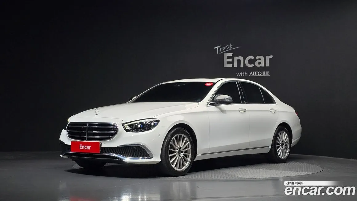 Mercedes-Benz E-Class — фото 1