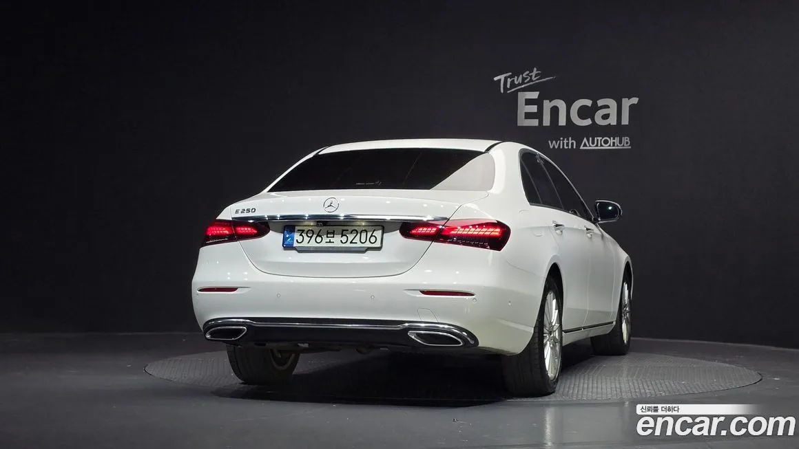 Mercedes-Benz E-Class — фото 4