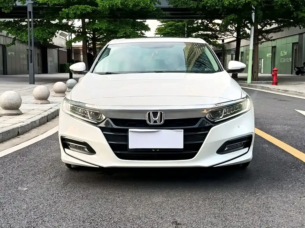 Honda Accord — фото 10