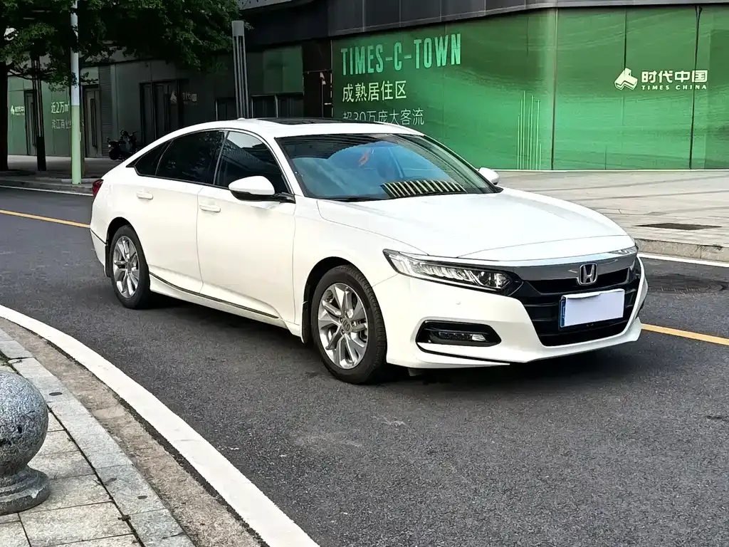 Honda Accord — фото 7