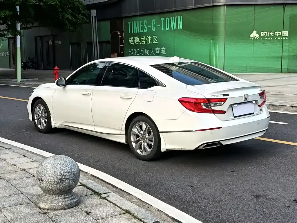 Honda Accord — фото 8
