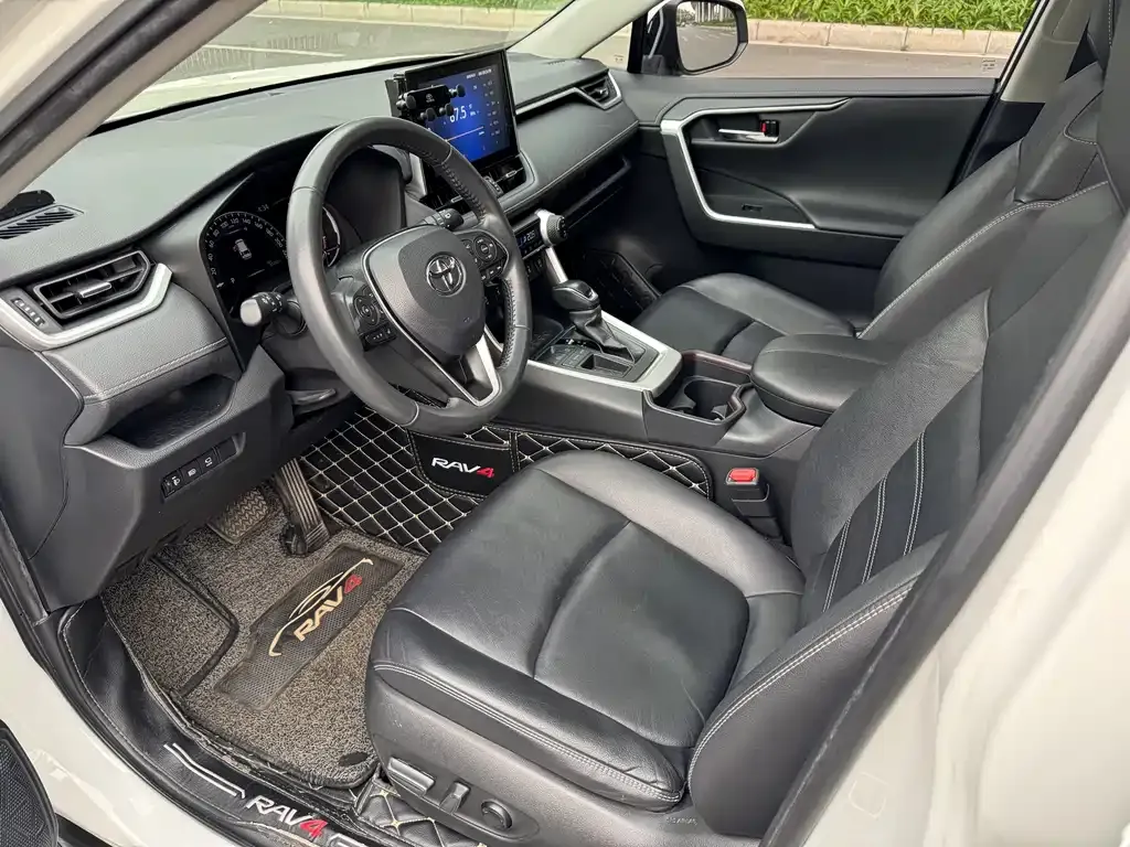 Toyota RAV4 — фото 3