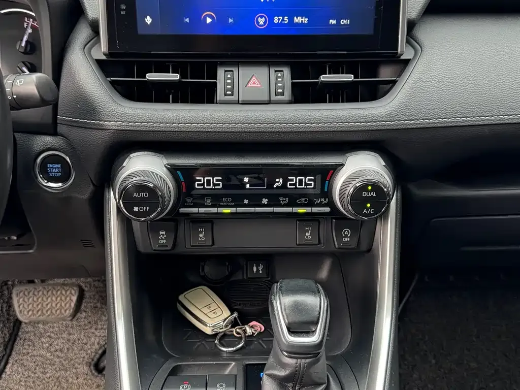 Toyota RAV4 — фото 2