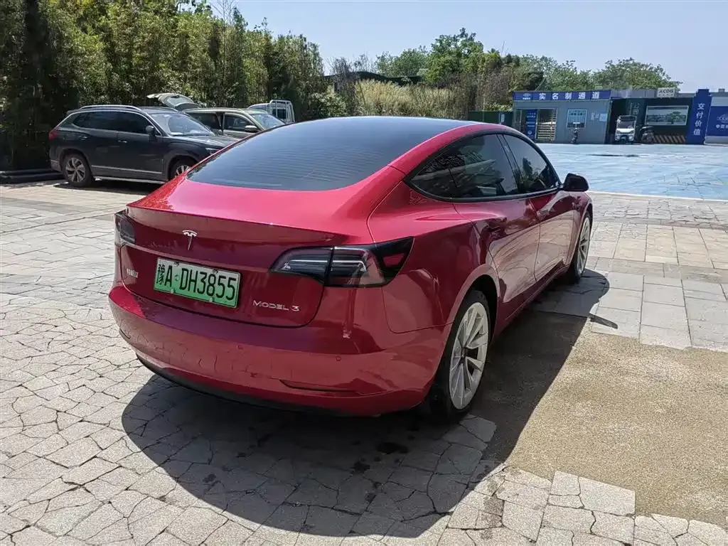 Tesla Model 3 — фото 2
