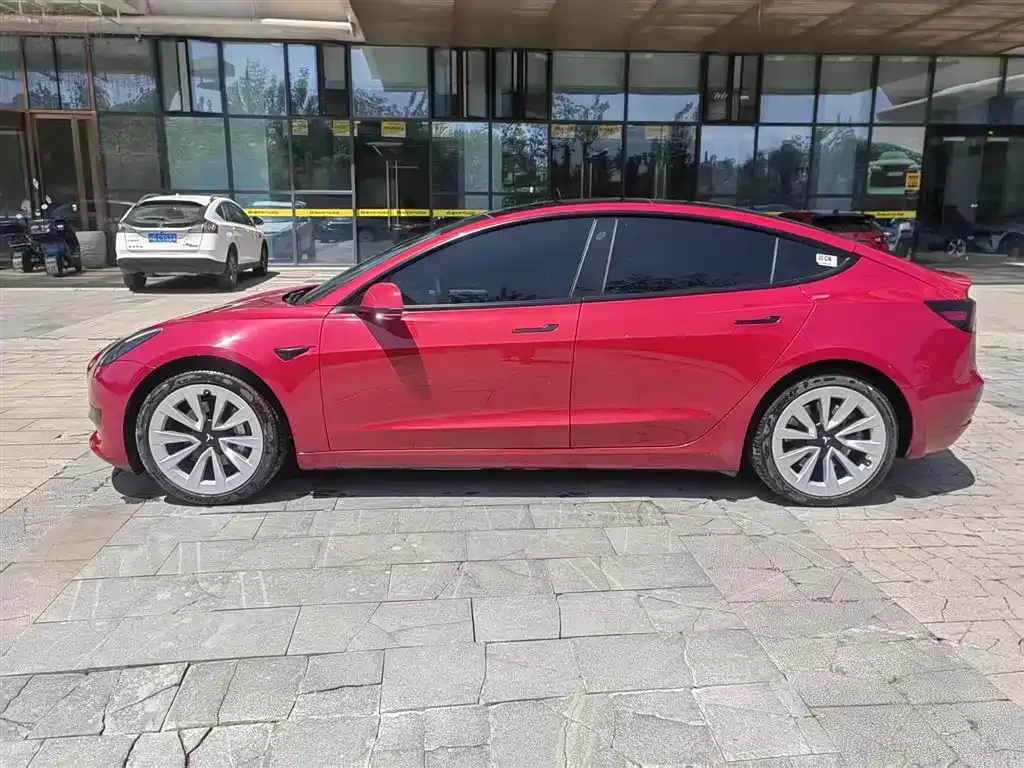 Tesla Model 3 — фото 5