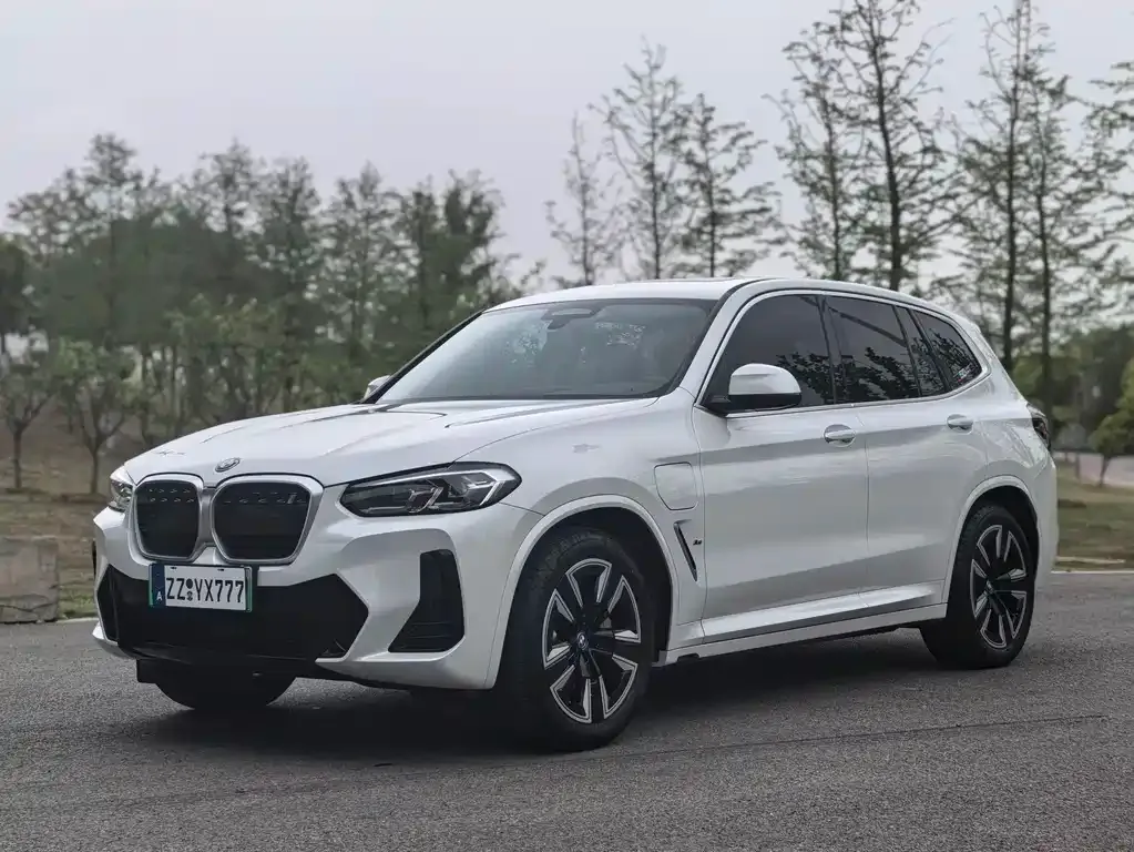 BMW iX3 — фото 1