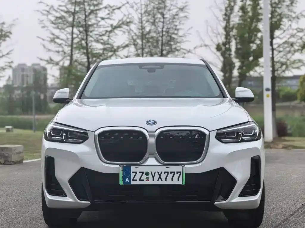 BMW iX3 — фото 9