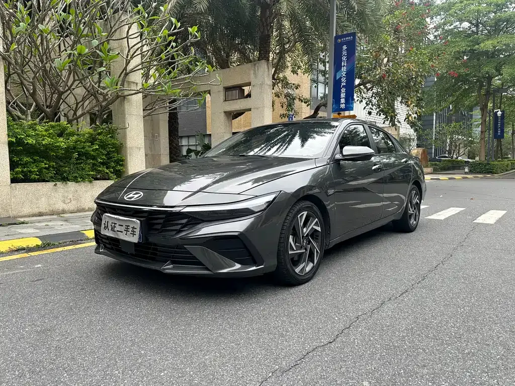 Hyundai Elantra — фото 1