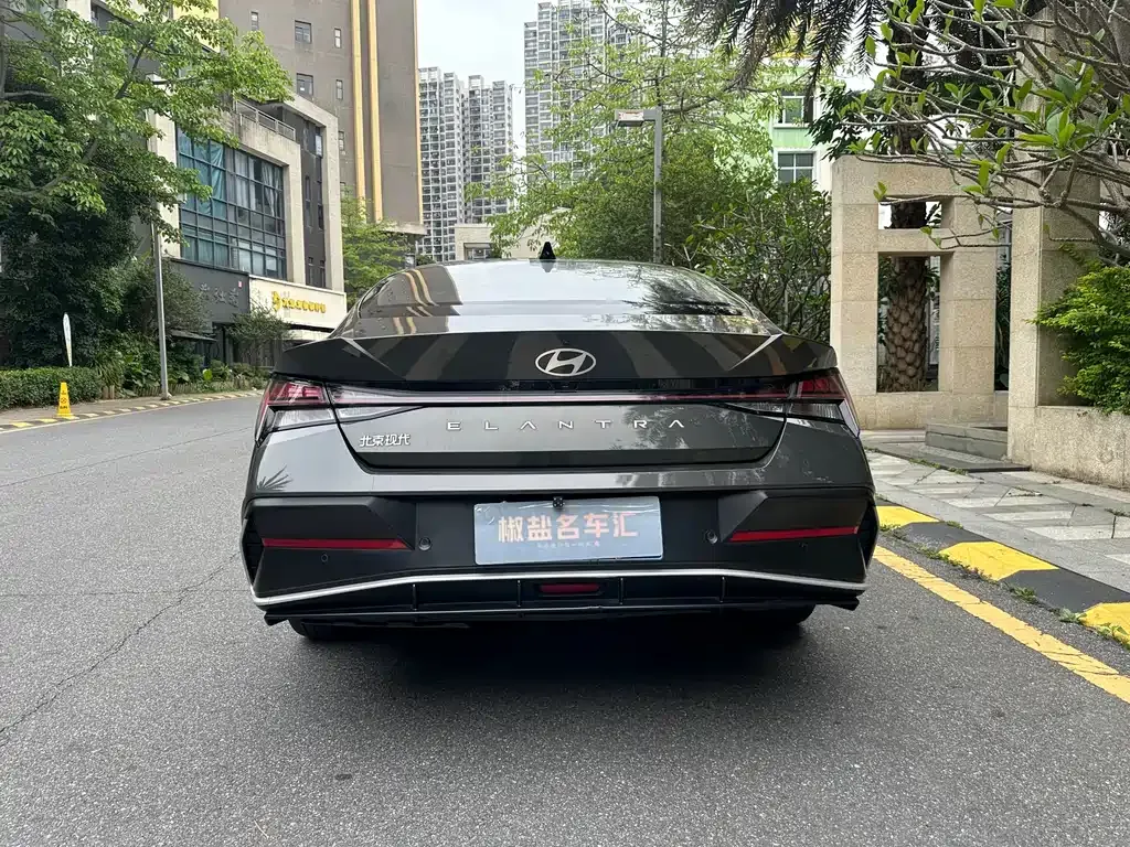 Hyundai Elantra — фото 4