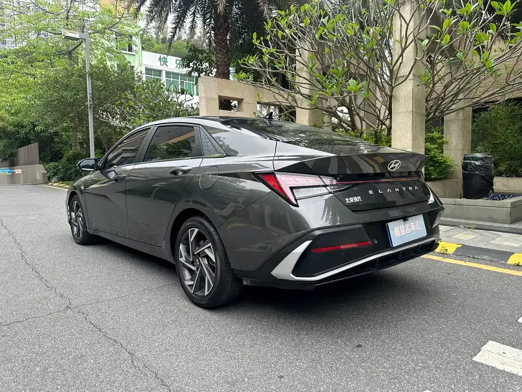 Hyundai Elantra — фото 9