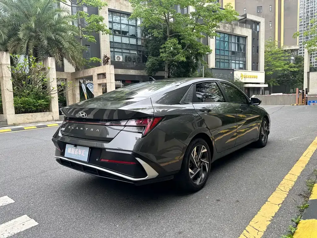 Hyundai Elantra — фото 8