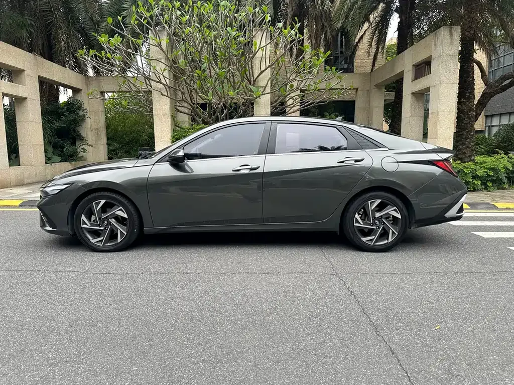 Hyundai Elantra — фото 5