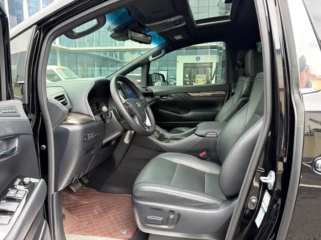 Toyota Alphard — фото 5
