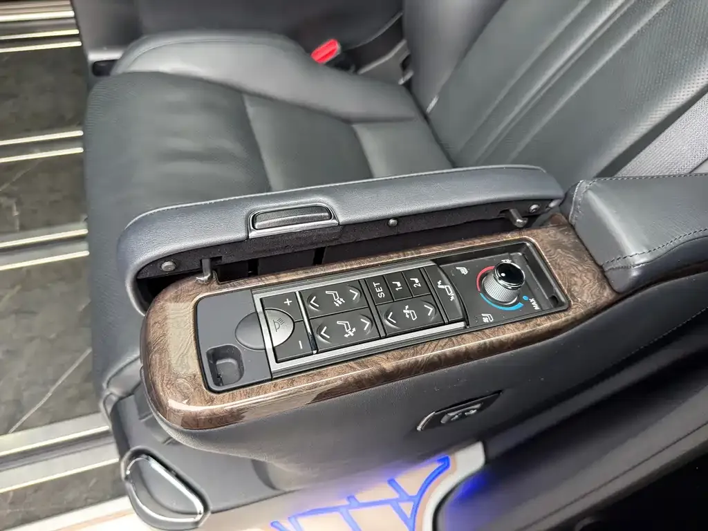 Toyota Alphard — фото 7