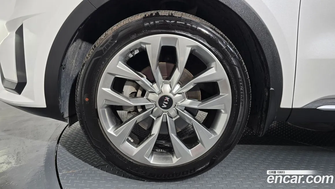 Kia Sorento — фото 10