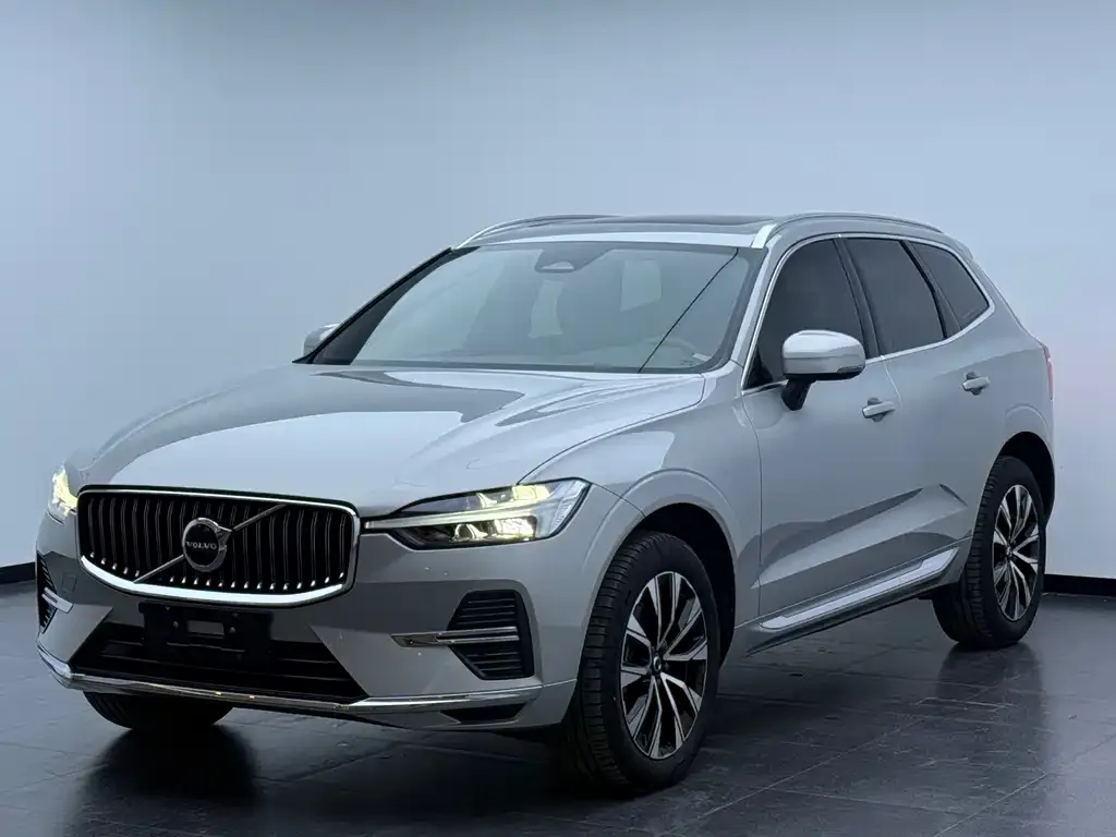 Volvo XC60 — фото 1