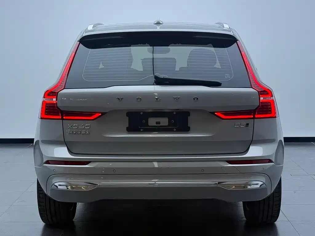 Volvo XC60 — фото 9