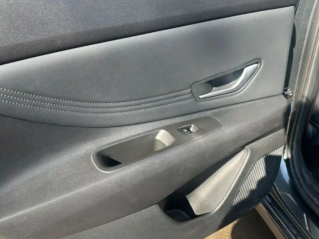 Hyundai Elantra — фото 10