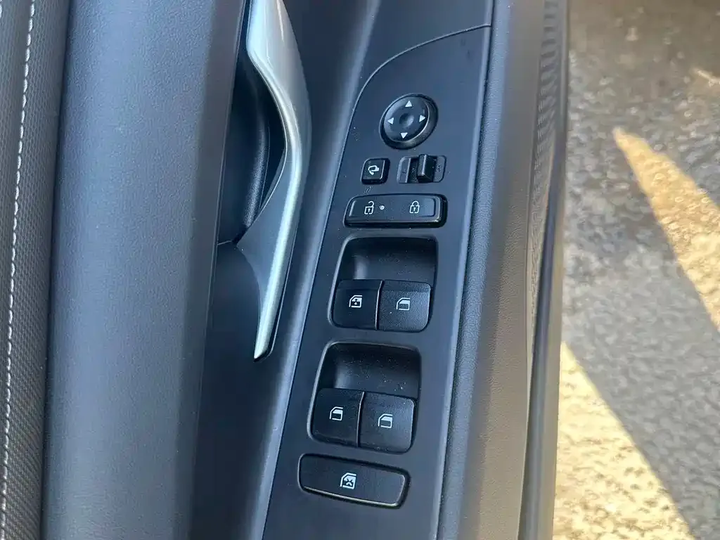 Hyundai Elantra — фото 2