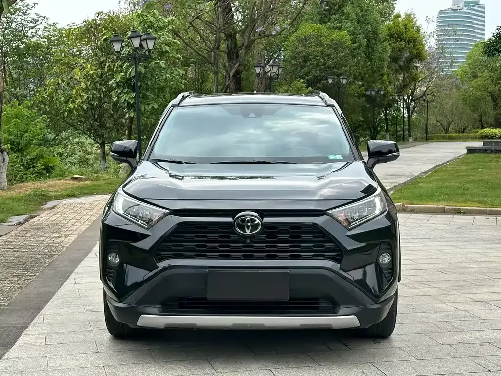 Toyota RAV4 — фото 5
