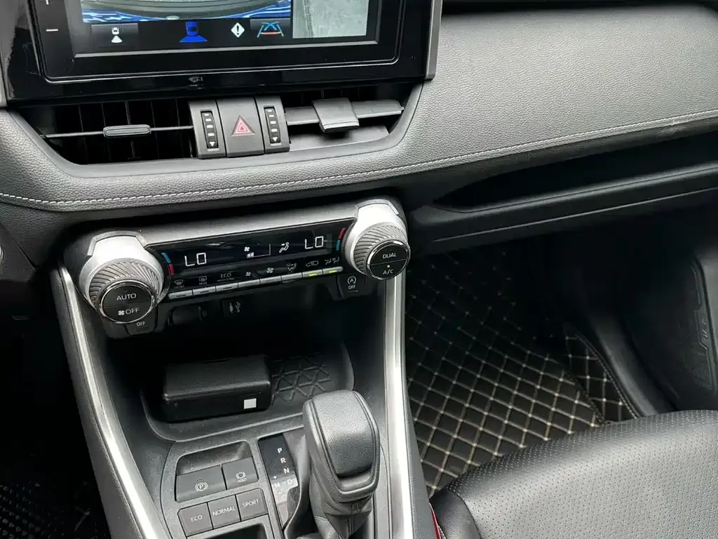 Toyota RAV4 — фото 3