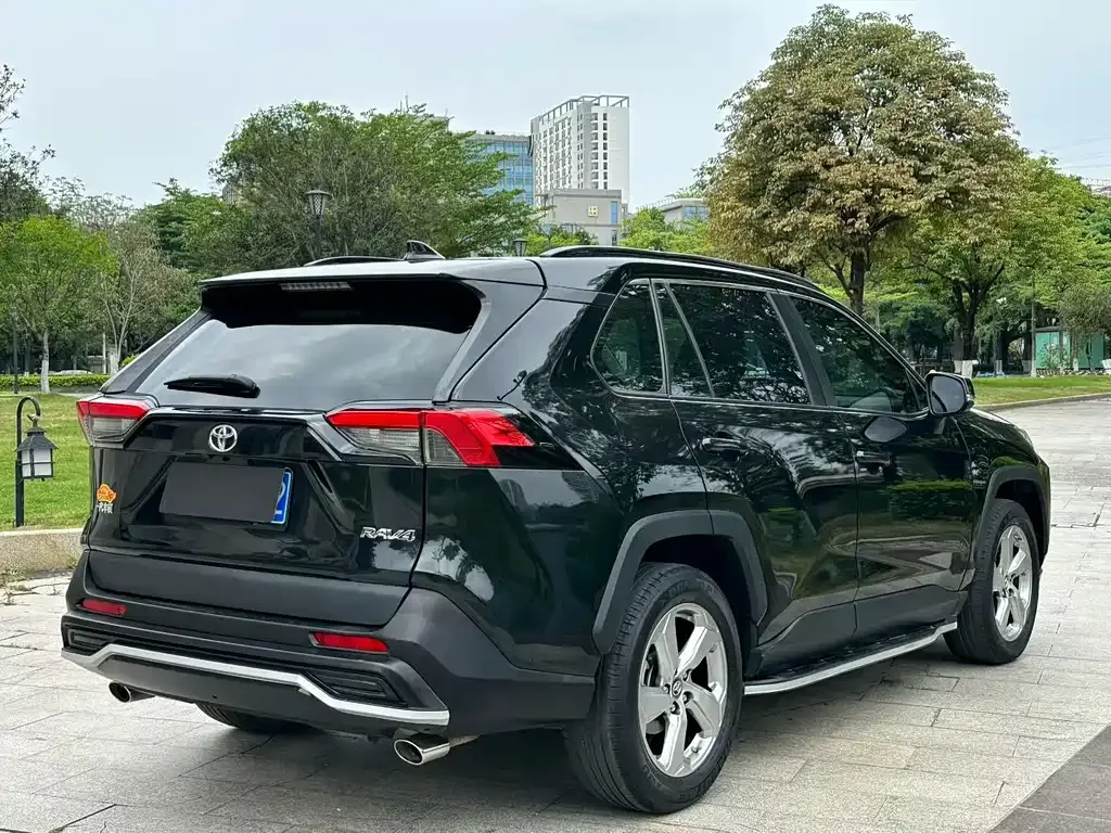 Toyota RAV4 — фото 9