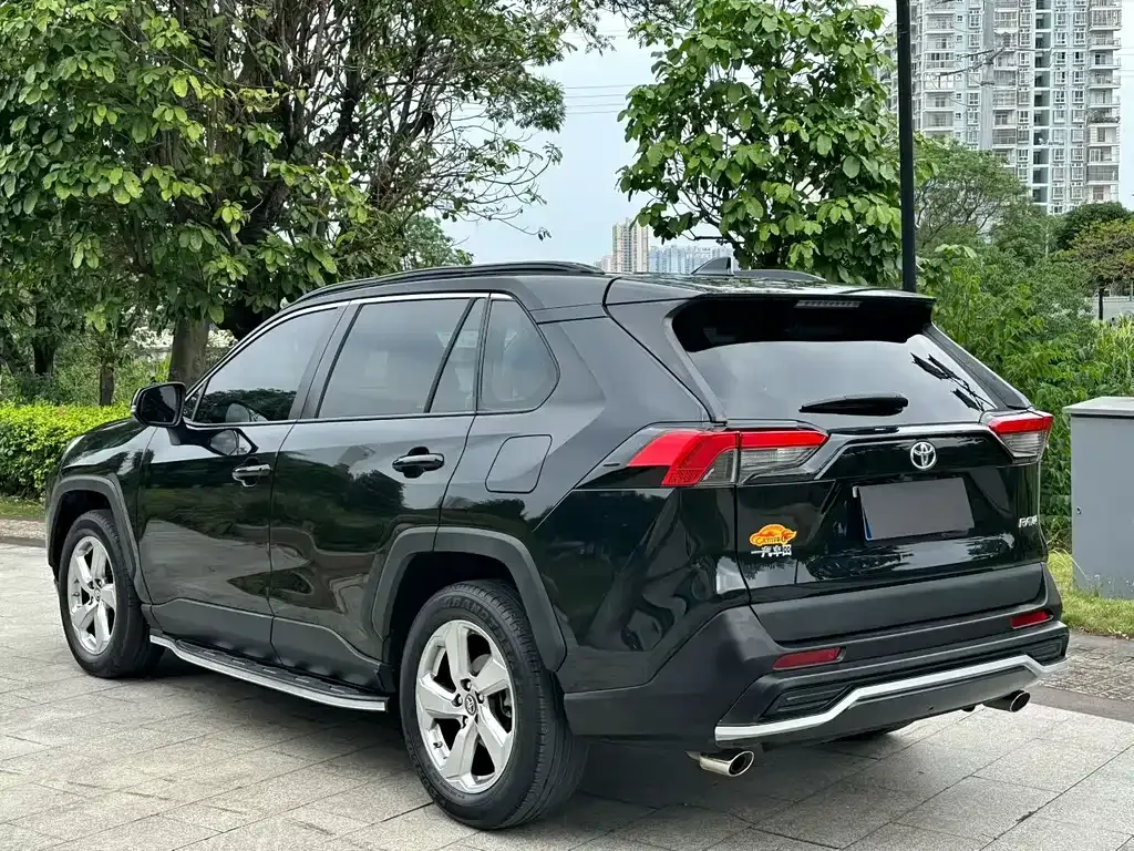 Toyota RAV4 — фото 4