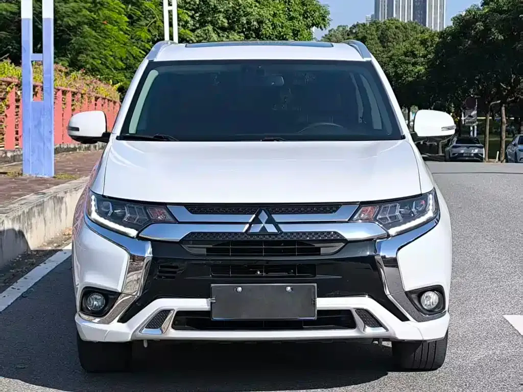 Mitsubishi Outlander — фото 3