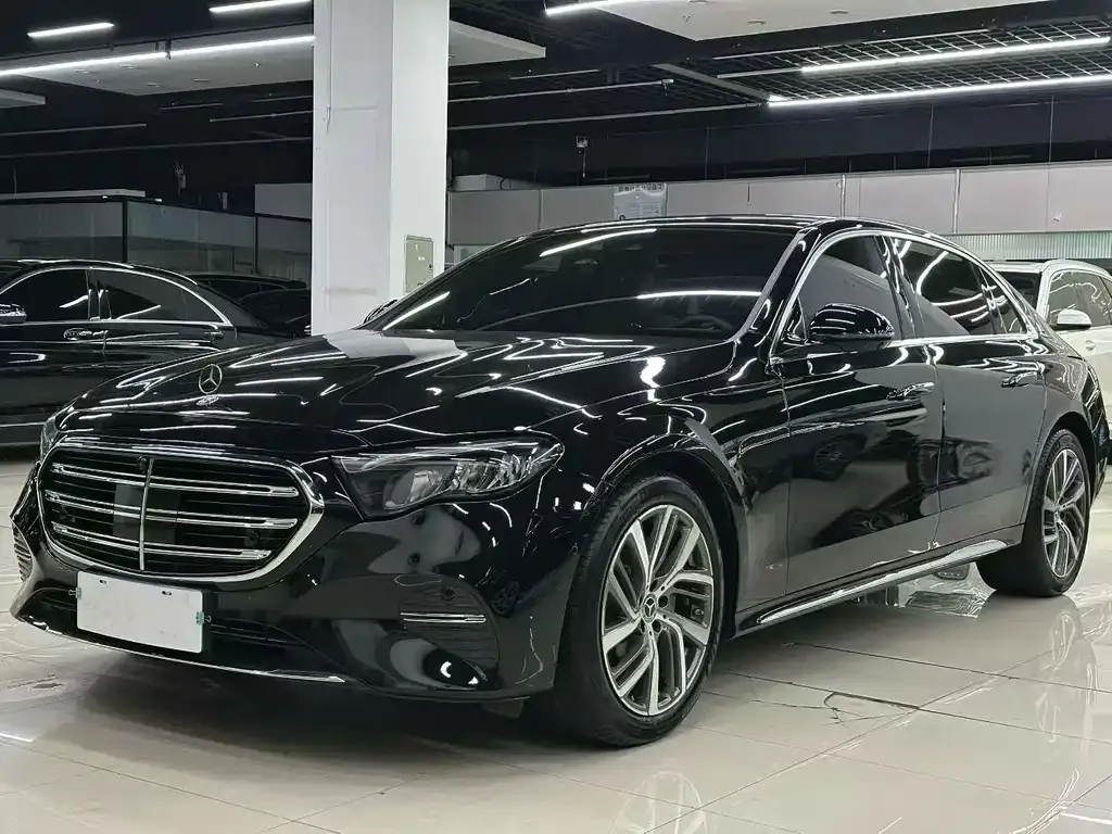 Mercedes-Benz E-Class — фото 1
