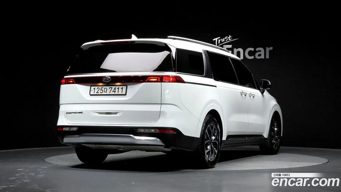 Kia Carnival — фото 4