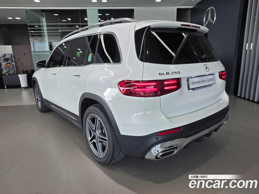 Mercedes-Benz GLB-Class — фото 5