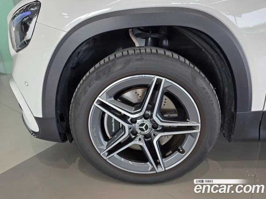 Mercedes-Benz GLB-Class — фото 10