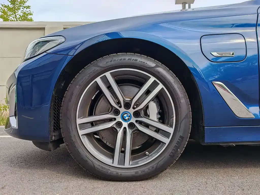 BMW 5 Series New Energy — фото 9