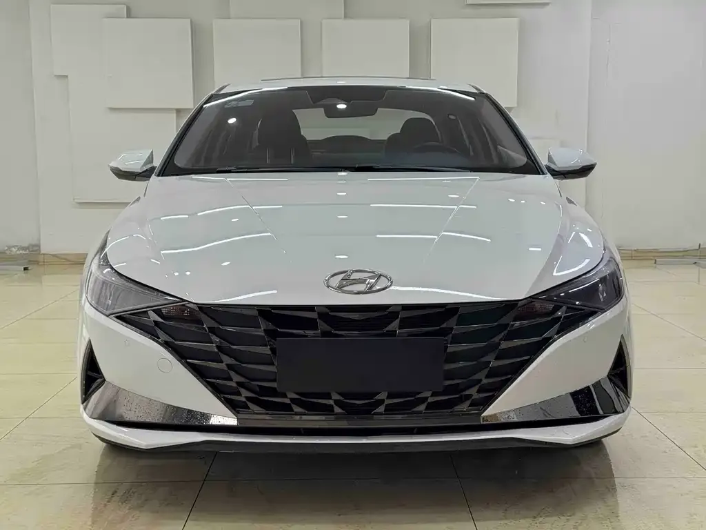 Hyundai Elantra — фото 10