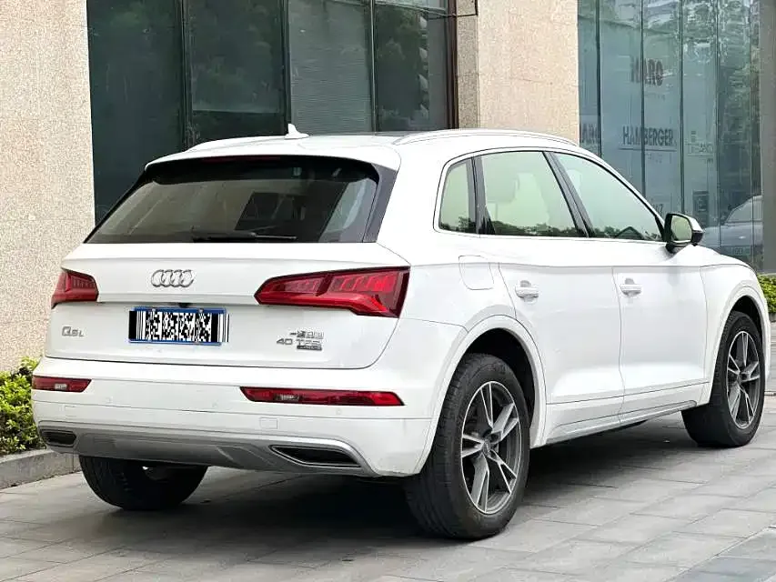 Audi Q5L — фото 9