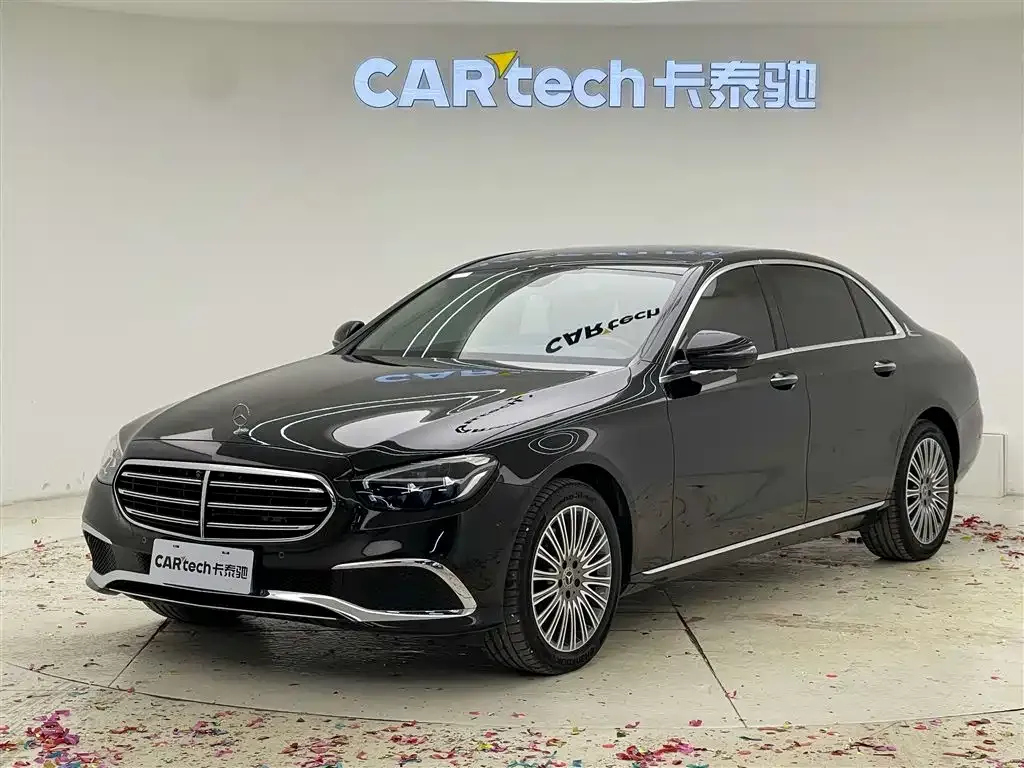 Mercedes-Benz E-Class — фото 1