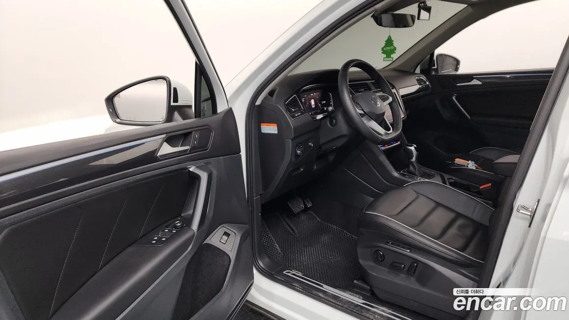 Volkswagen Tiguan — фото 6