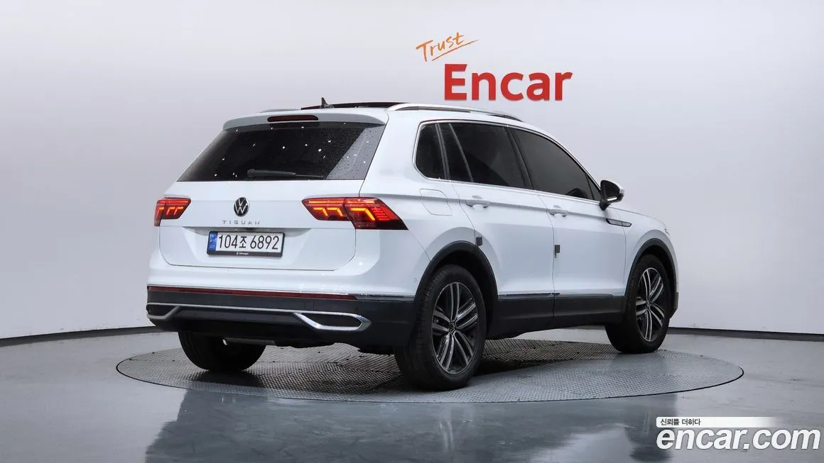 Volkswagen Tiguan — фото 8