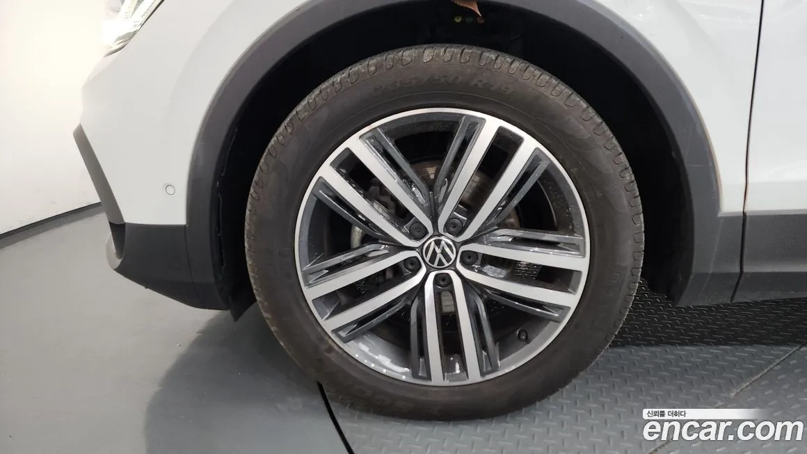 Volkswagen Tiguan — фото 9