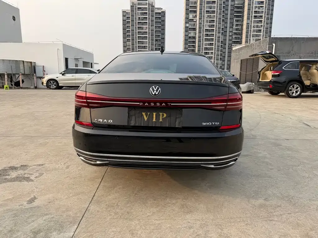 Volkswagen Passat — фото 6