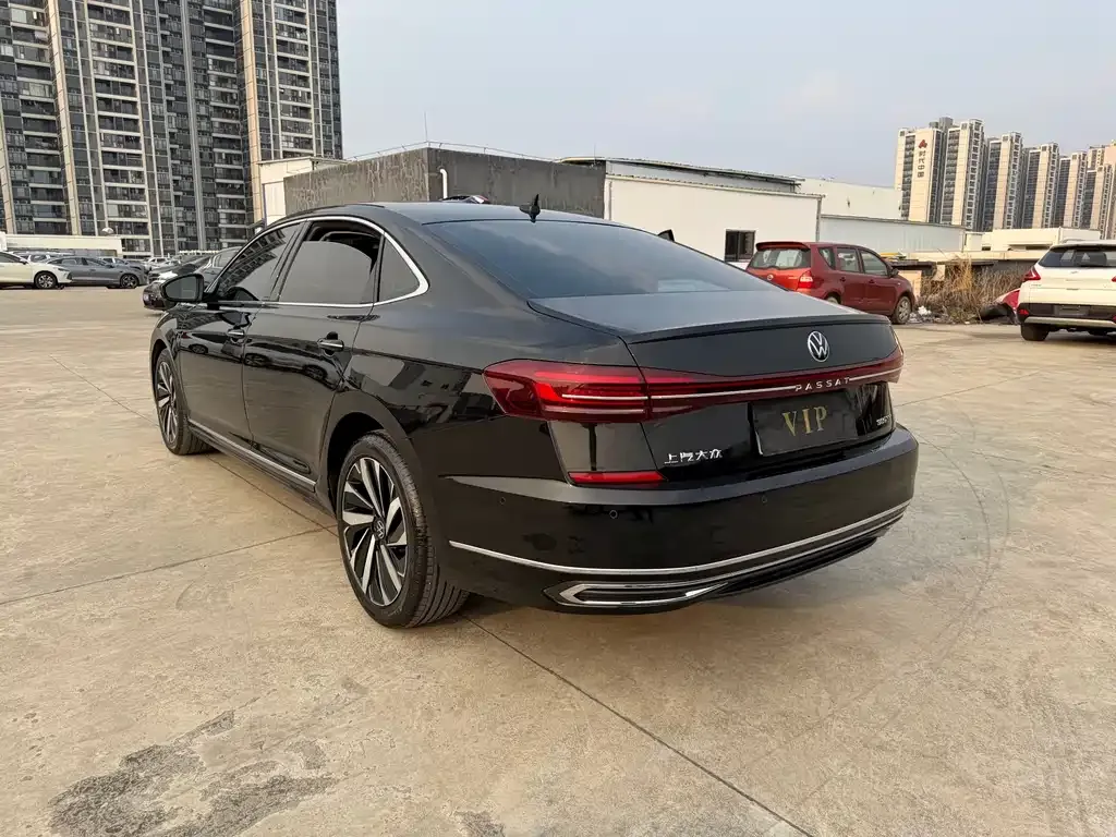 Volkswagen Passat — фото 8