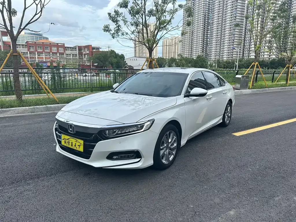 Honda Accord — фото 1