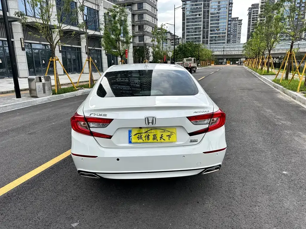 Honda Accord — фото 7