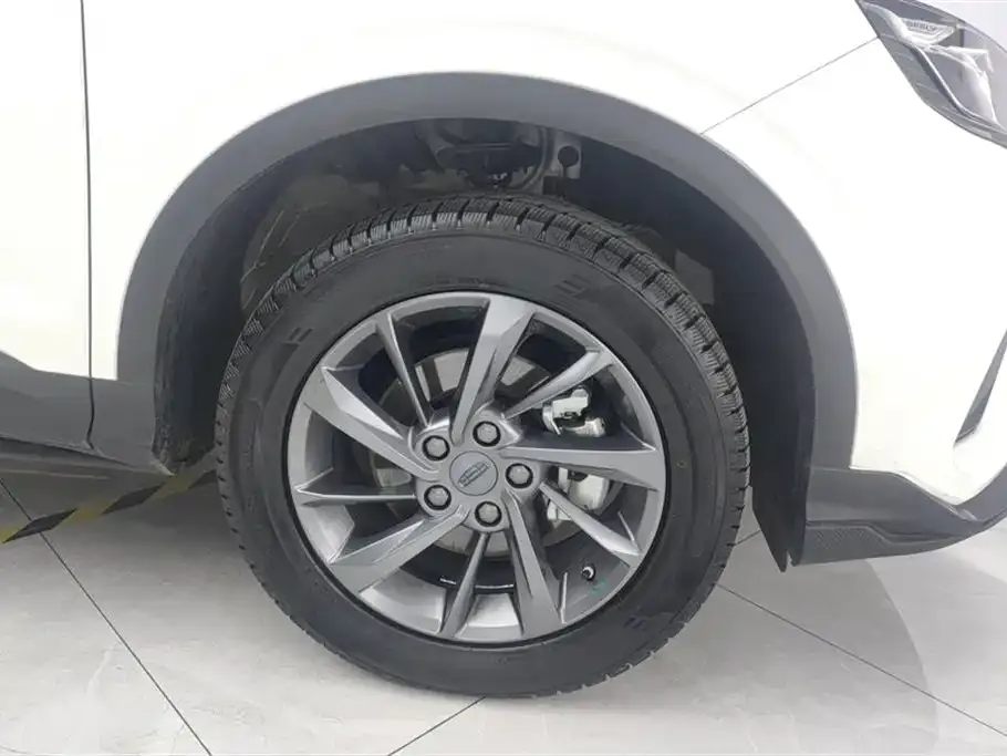 Geely Binyue — фото 10