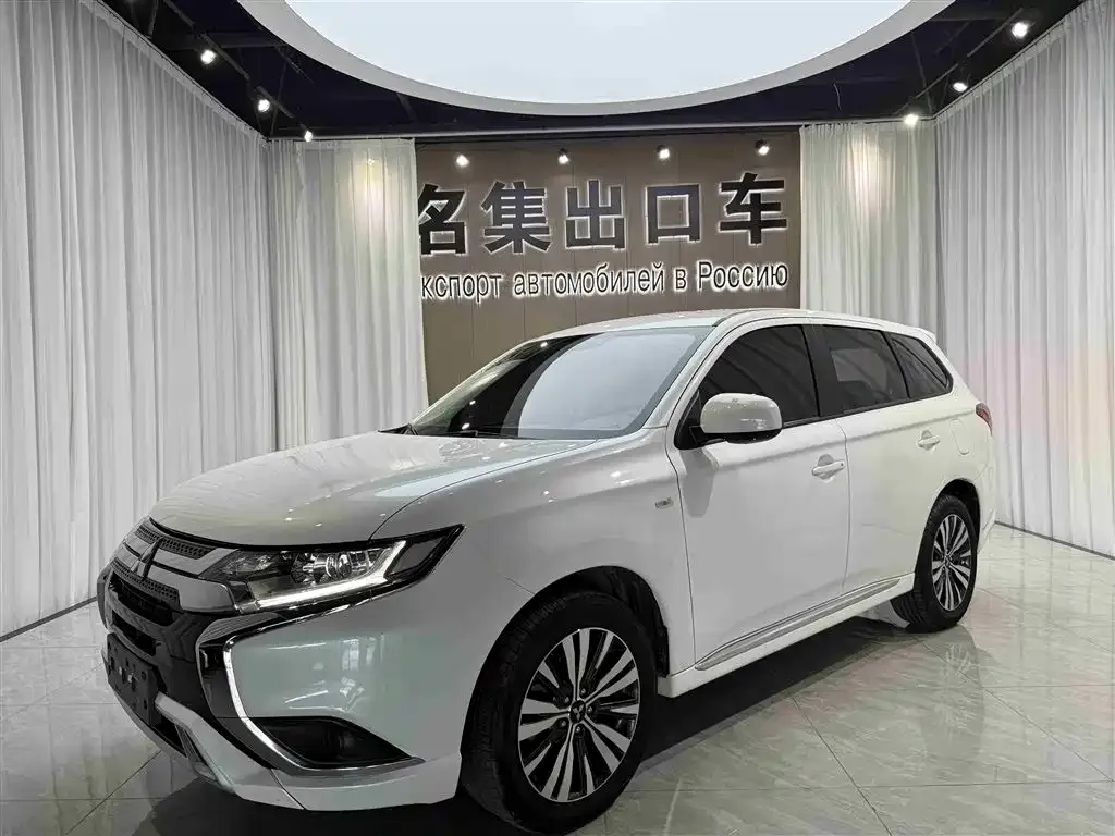 Mitsubishi Outlander — фото 1