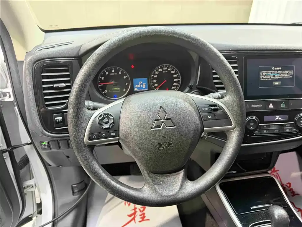 Mitsubishi Outlander — фото 8