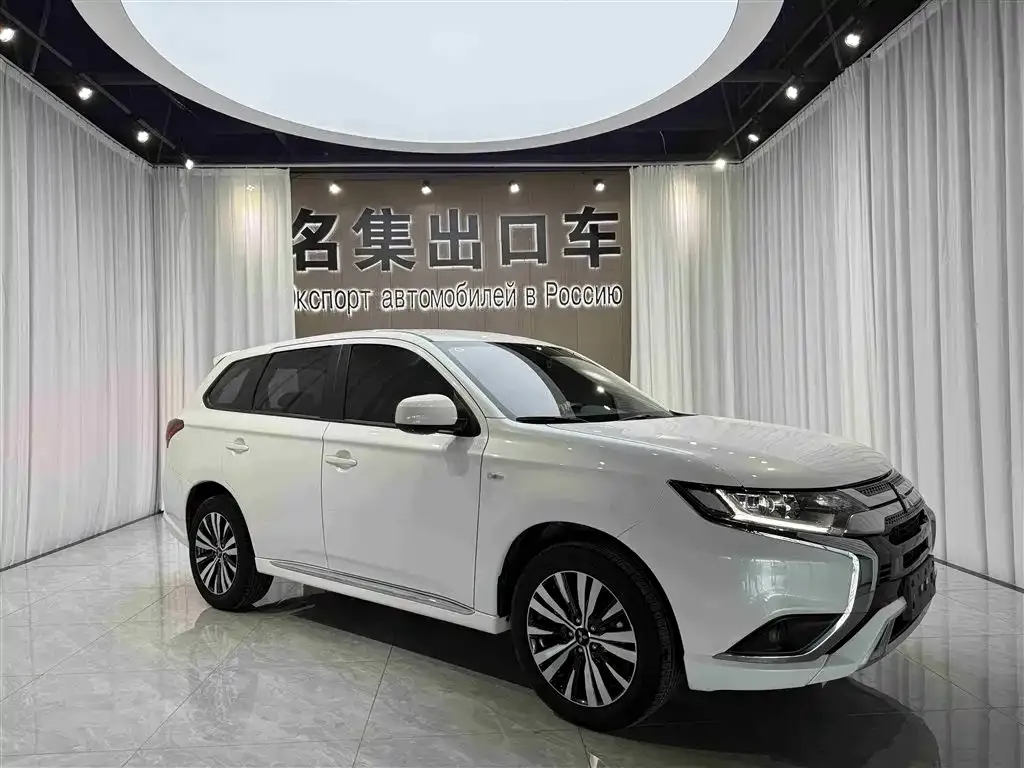 Mitsubishi Outlander — фото 10