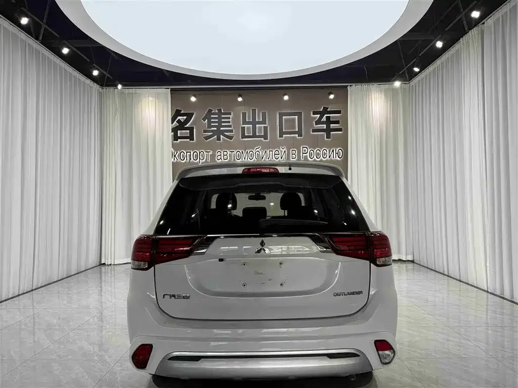 Mitsubishi Outlander — фото 4
