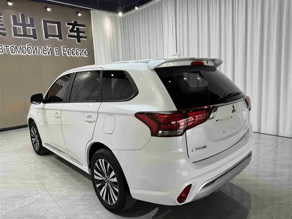 Mitsubishi Outlander — фото 6