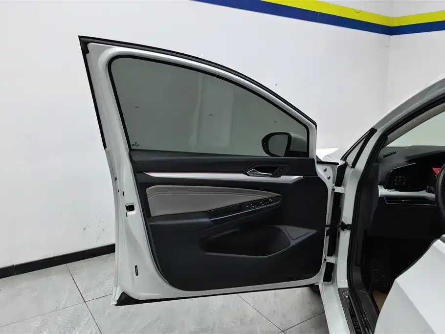 Volkswagen Golf 2021 из CN, фото 2